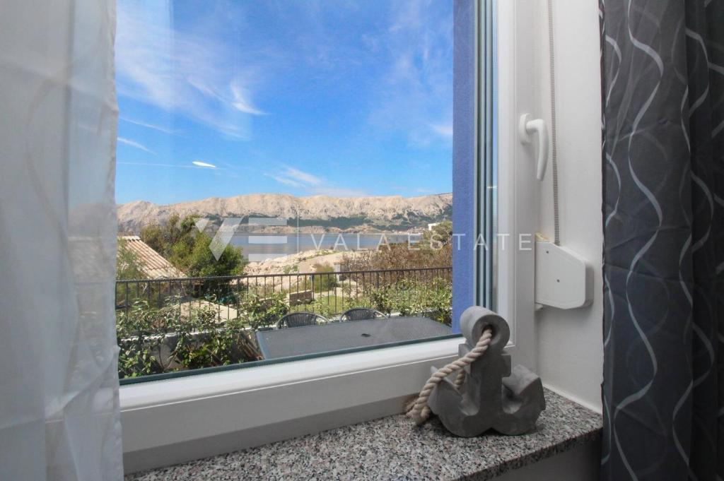 MODERNA SAMOSTOJNA HIŠA V PRVI VRSTI DO MORJA