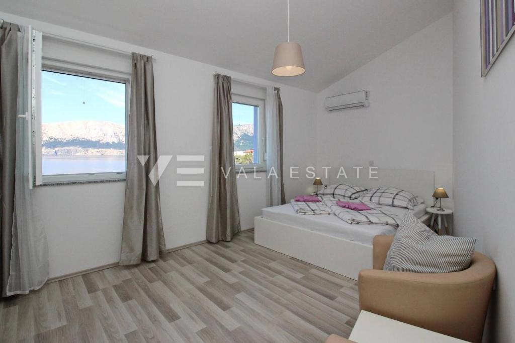 MODERNA SAMOSTOJNA HIŠA V PRVI VRSTI DO MORJA