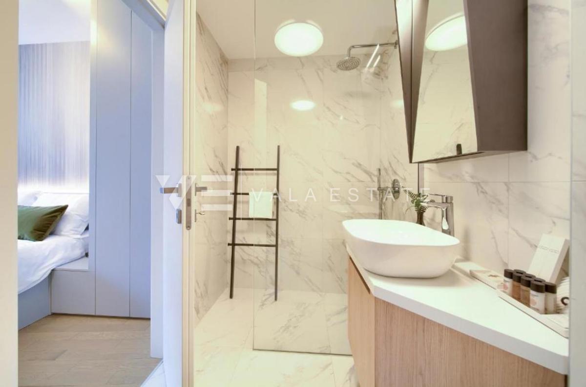 UDOBNI OPREMLJENI APARTMA V BLIŽINI CENTRA IN MORJA