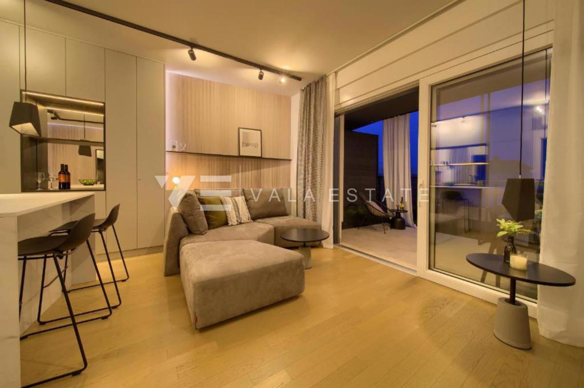 UDOBNI OPREMLJENI APARTMA V BLIŽINI CENTRA IN MORJA