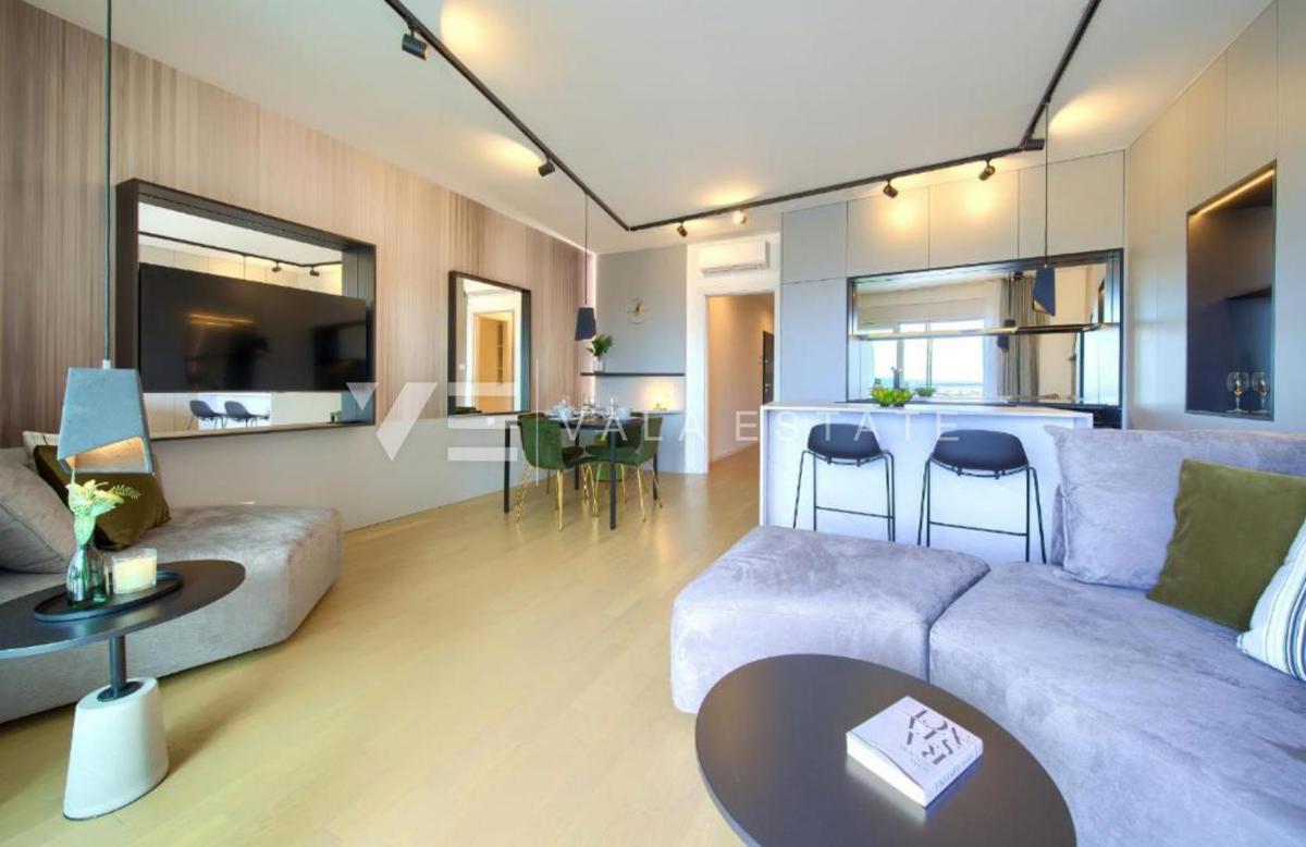 UDOBNI OPREMLJENI APARTMA V BLIŽINI CENTRA IN MORJA