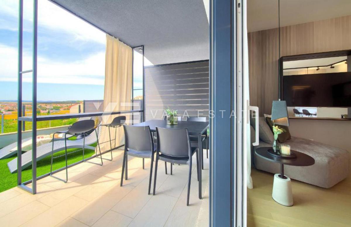 UDOBNI OPREMLJENI APARTMA V BLIŽINI CENTRA IN MORJA