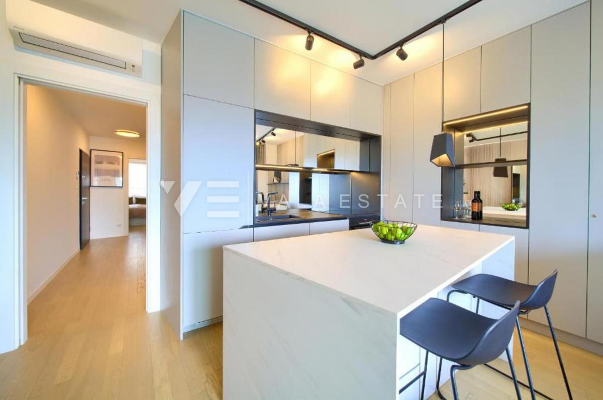 UDOBNI OPREMLJENI APARTMA V BLIŽINI CENTRA IN MORJA