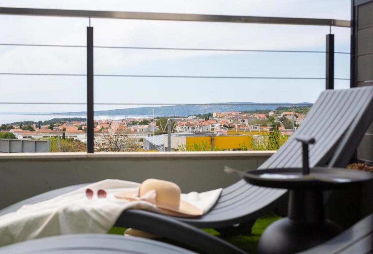 UDOBNI OPREMLJENI APARTMA V BLIŽINI CENTRA IN MORJA