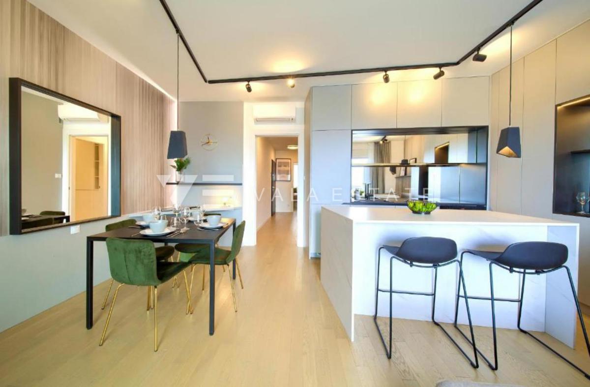 UDOBNI OPREMLJENI APARTMA V BLIŽINI CENTRA IN MORJA