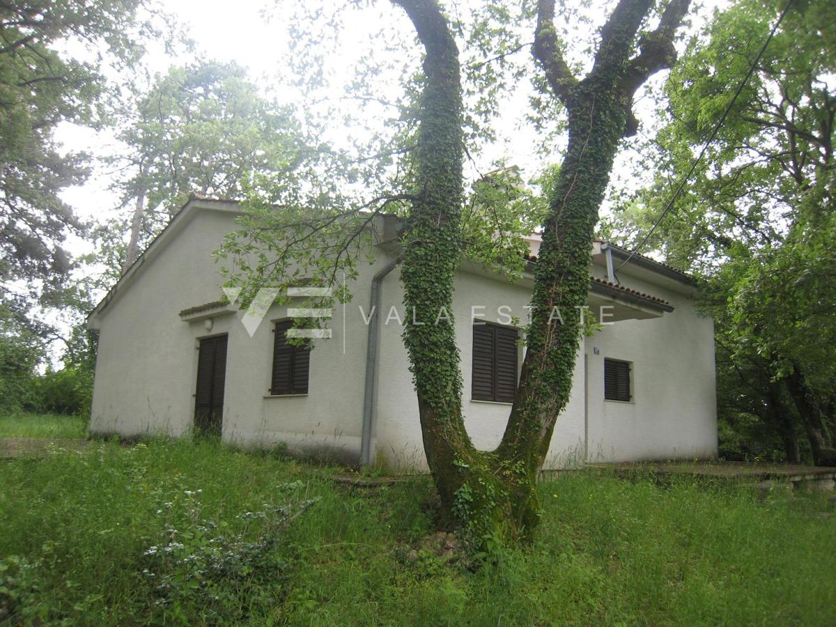 SAMOSTOJNA HIŠA Z VRTOM 2900 M2