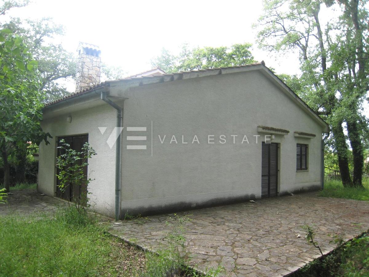 SAMOSTOJNA HIŠA Z VRTOM 2900 M2