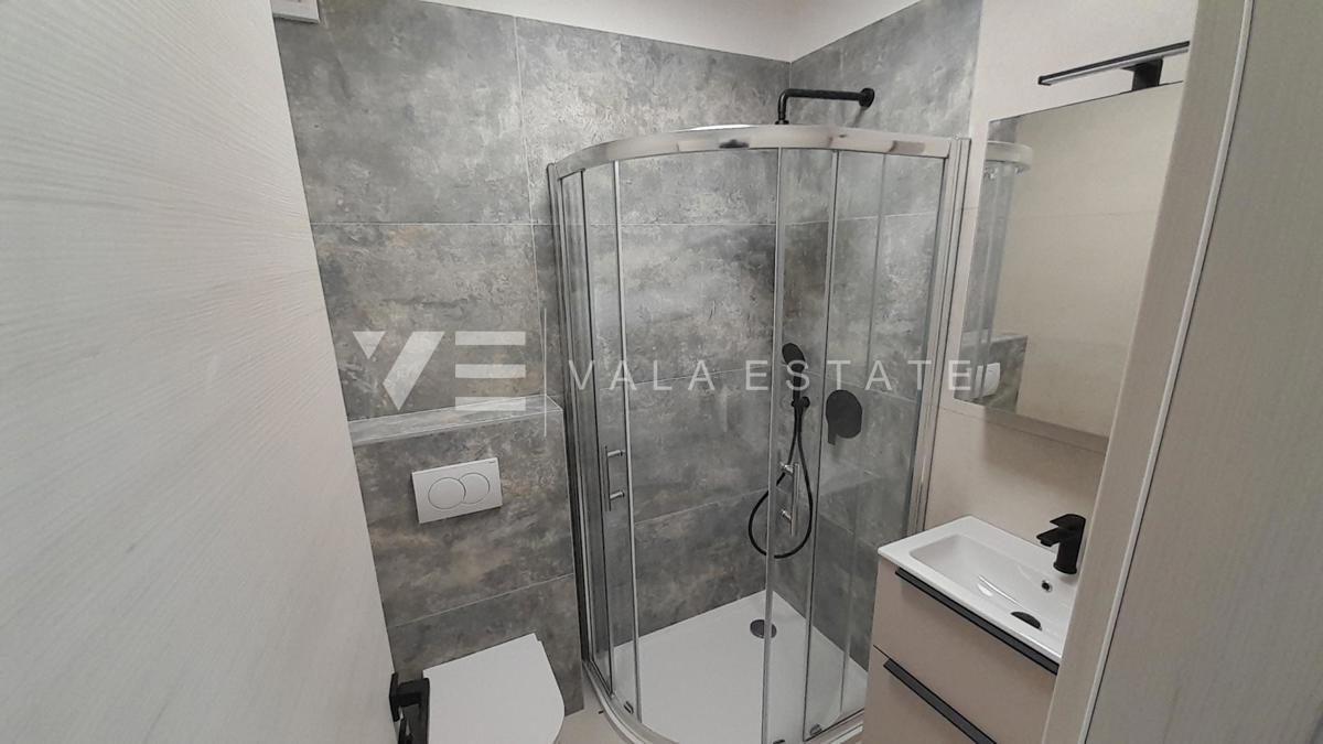 NOVA HIŠA DVOJČEK Z BAZENOM IN VRTOM