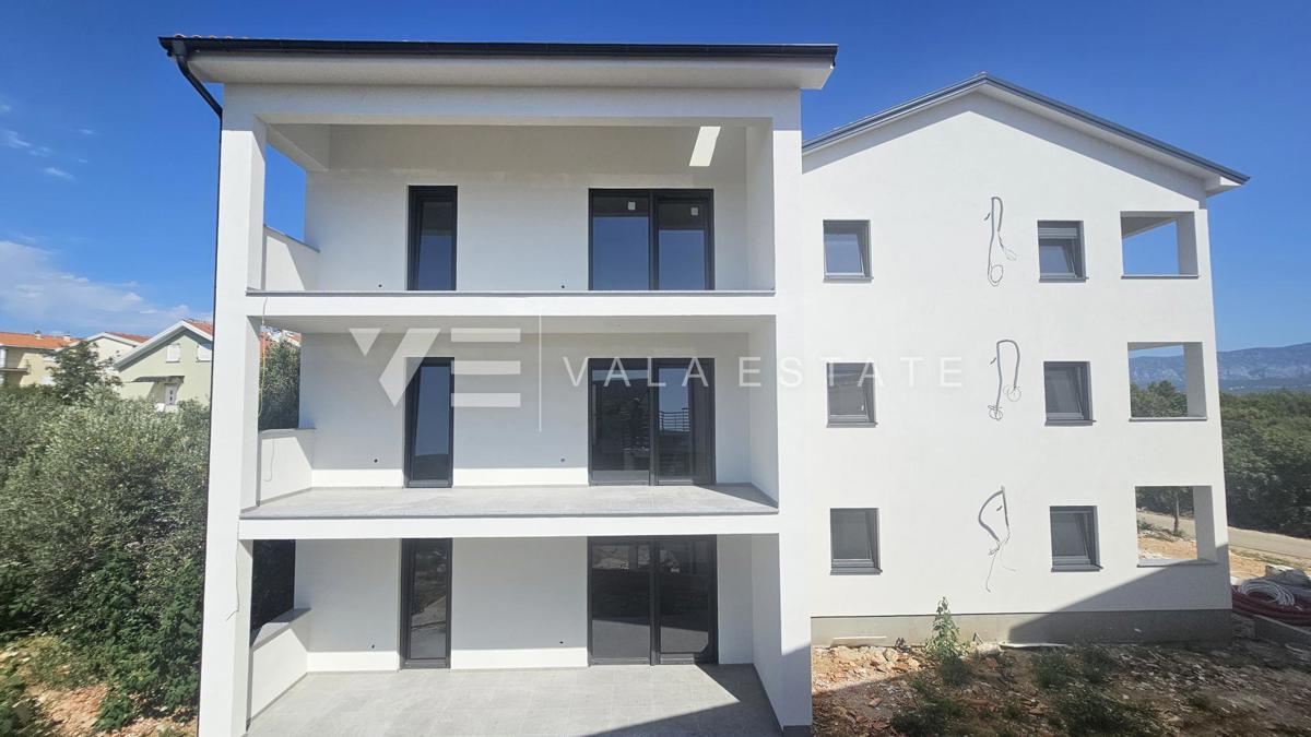 APARTMA V PRITLIČJU NOVOGRADNJE Z VRTOM