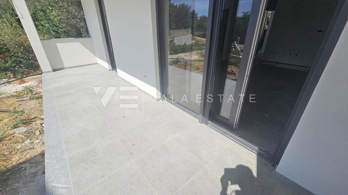 APARTMA V PRITLIČJU NOVOGRADNJE Z VRTOM