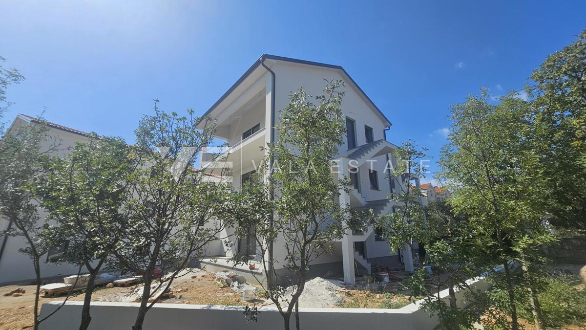 APARTMA V PRITLIČJU NOVOGRADNJE Z VRTOM