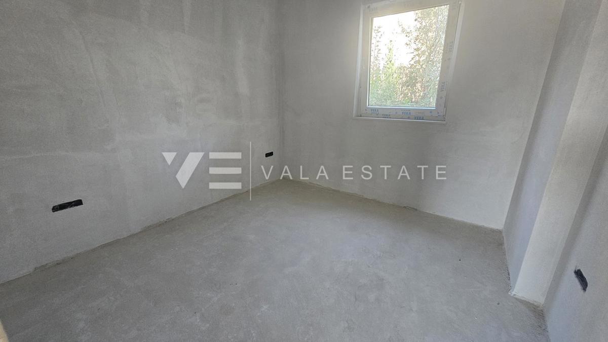 APARTMA V PRITLIČJU NOVOGRADNJE Z VRTOM