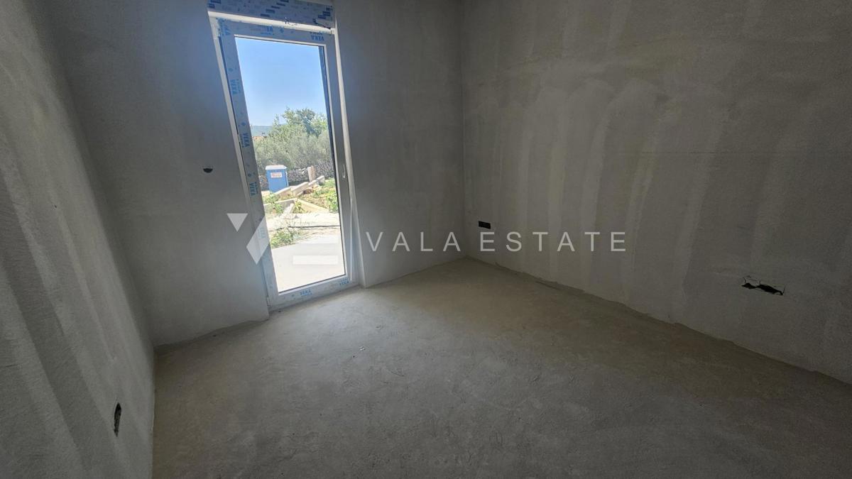 APARTMA V PRITLIČJU NOVOGRADNJE Z VRTOM