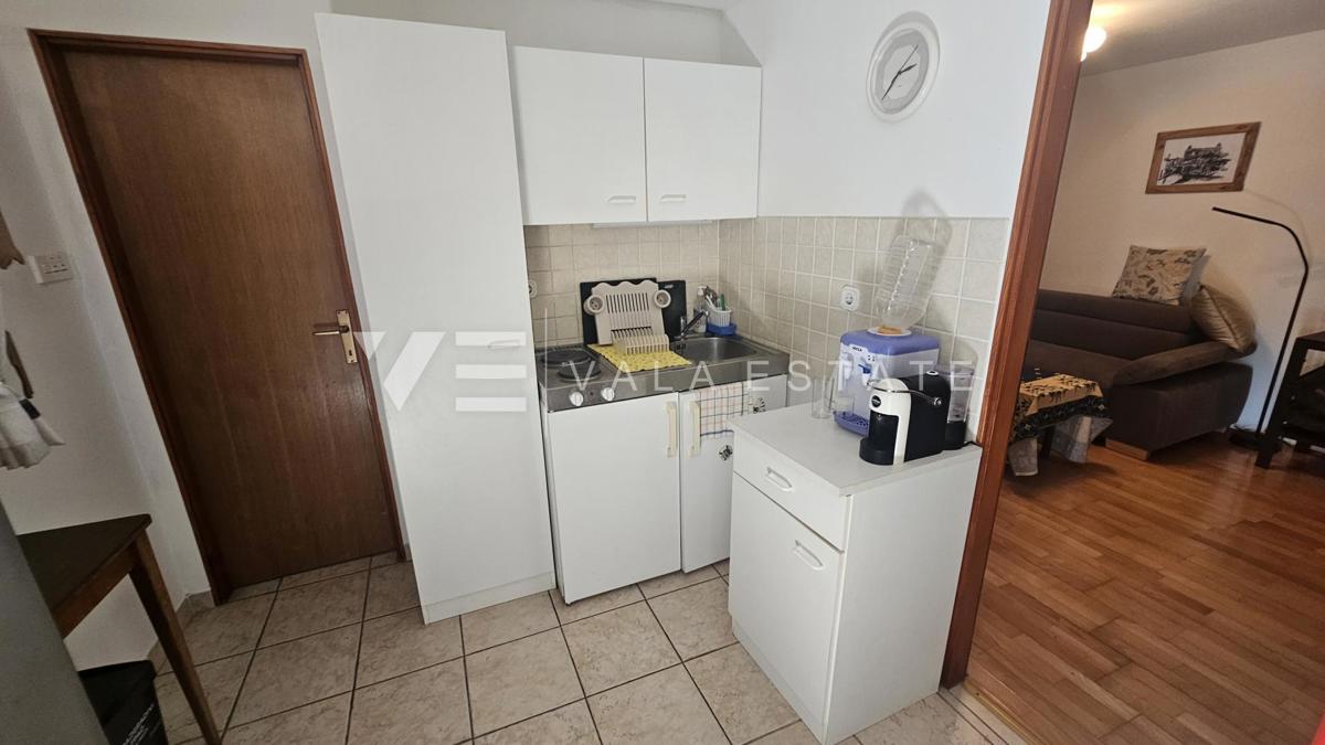 OBNOVLJENA KAMNITA HIŠA Z DVEMA APARTMAJEMA V BLIZINI MORJA