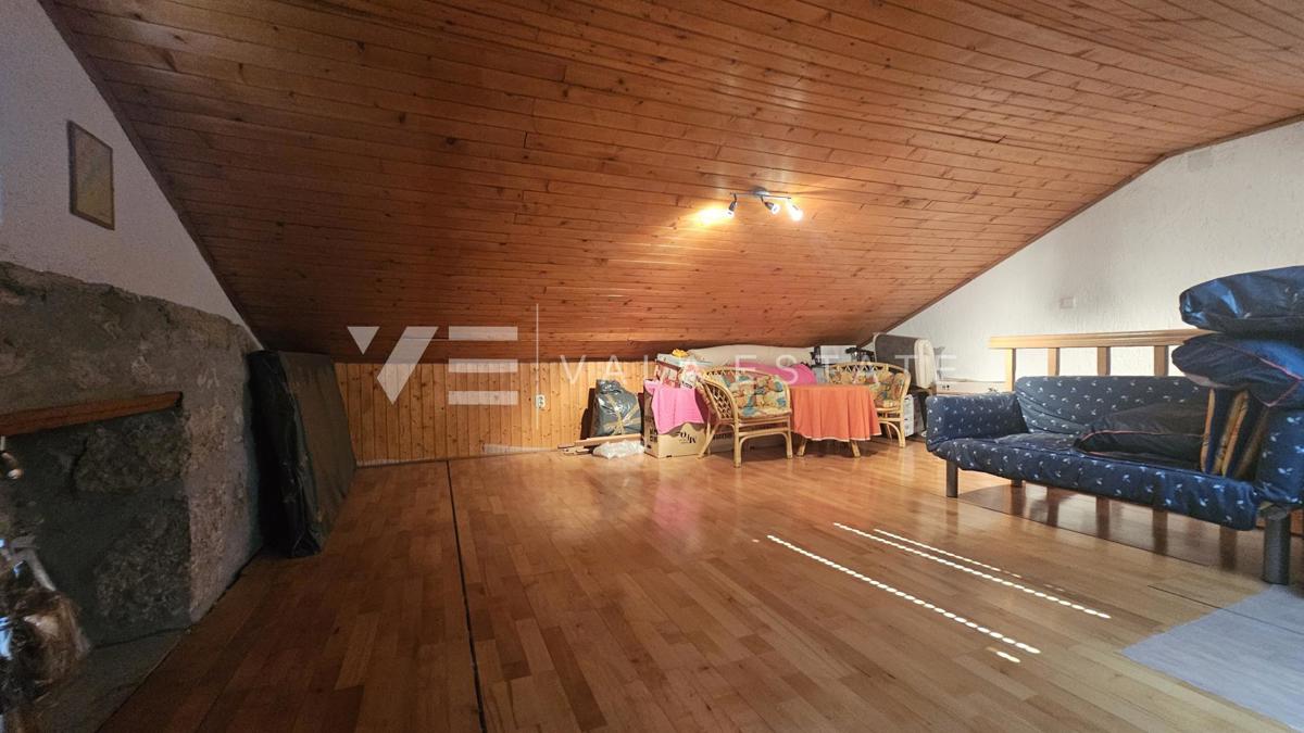 OBNOVLJENA KAMNITA HIŠA Z DVEMA APARTMAJEMA V BLIZINI MORJA