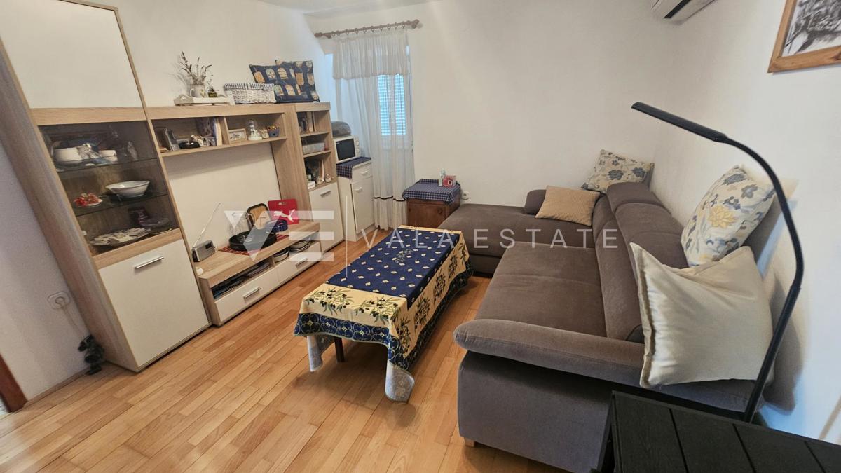 OBNOVLJENA KAMNITA HIŠA Z DVEMA APARTMAJEMA V BLIZINI MORJA