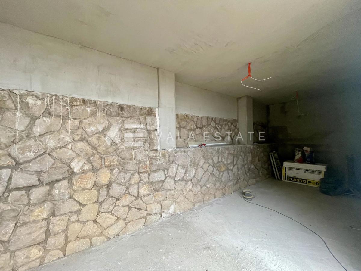 PRITLIČNI APARTMA V NOVI STAVBI Z BAZENOM SAMO 200 M OD PLAŽE