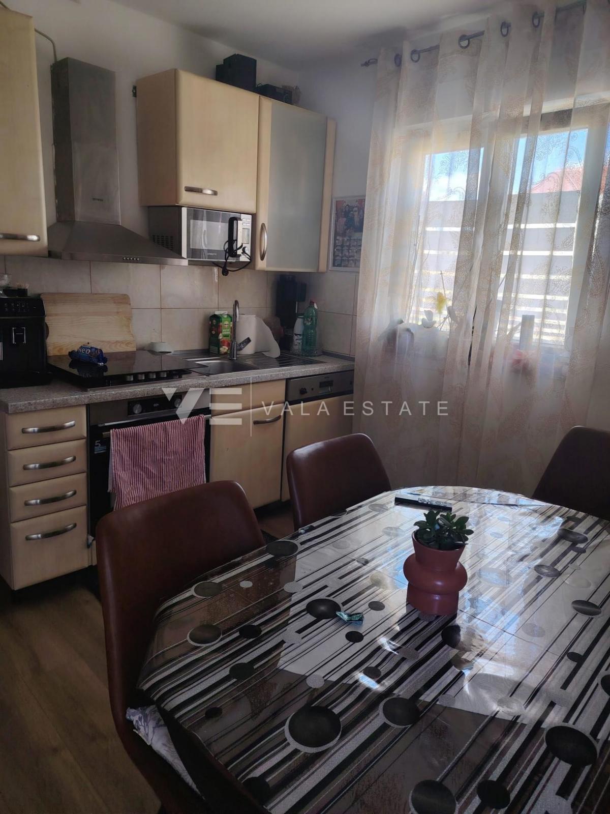 ENOSOBNI APARTMA NA MIRNI LOKACIJI