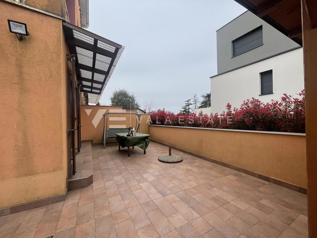 PRITLIČNI APARTMA Z VRTOM V BLIŽINI ČUDOVITIH PLAŽ