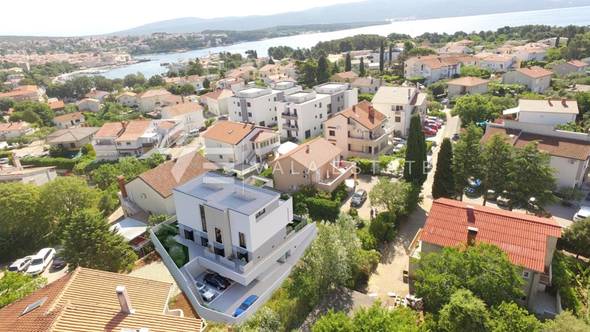 NOV VRHUNSKI APARTMA LE 500 M OD PLAŽE