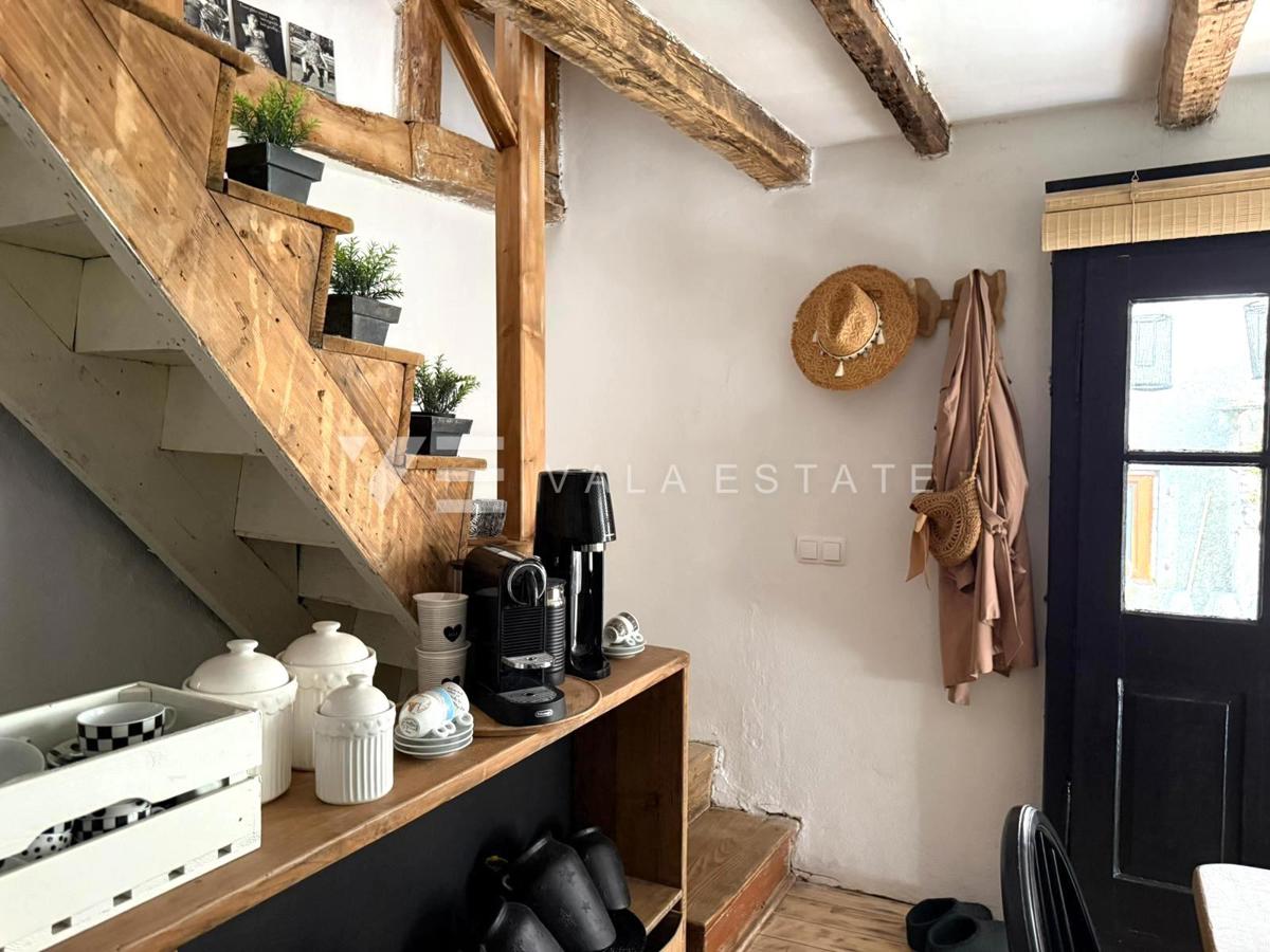 OBNOVLJENA KAMNITA HIŠA V STAREM MESTNEM JEDRU