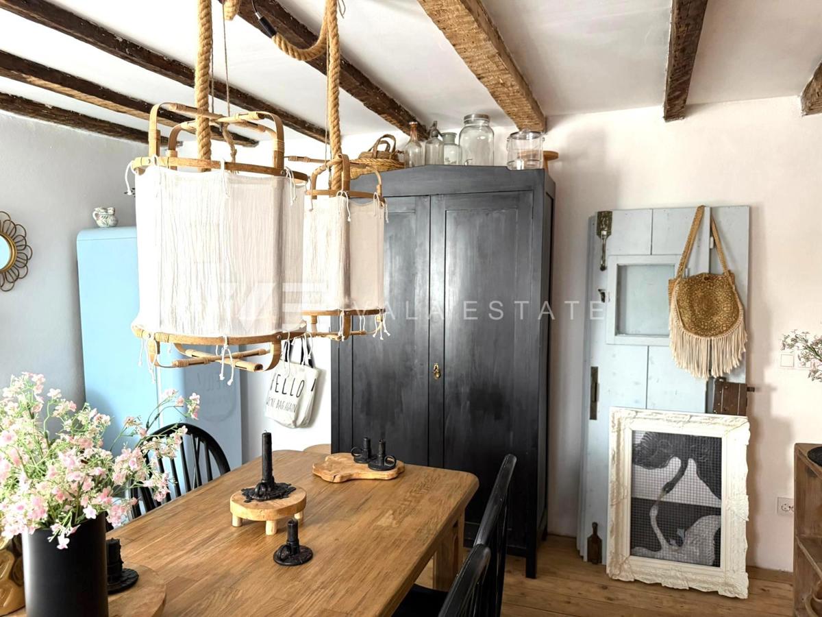 OBNOVLJENA KAMNITA HIŠA V STAREM MESTNEM JEDRU