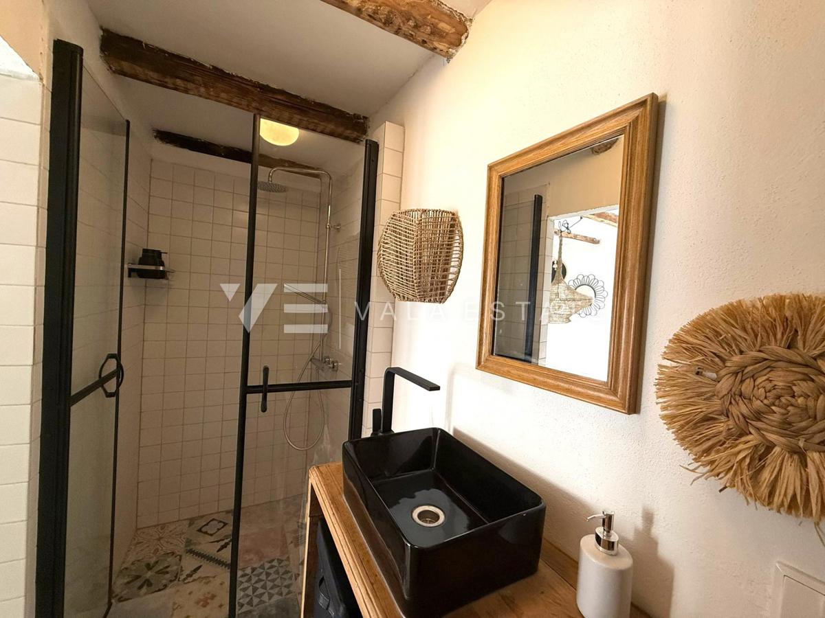 OBNOVLJENA KAMNITA HIŠA V STAREM MESTNEM JEDRU