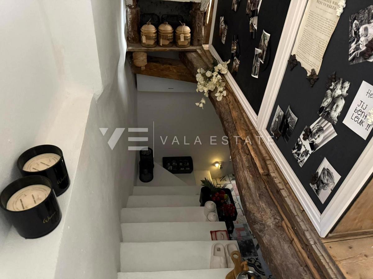 OBNOVLJENA KAMNITA HIŠA V STAREM MESTNEM JEDRU