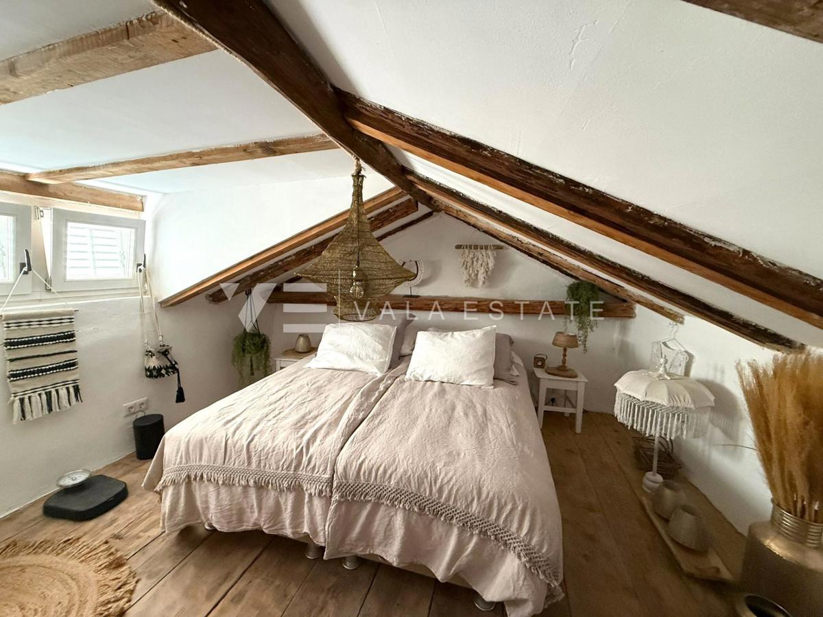 OBNOVLJENA KAMNITA HIŠA V STAREM MESTNEM JEDRU