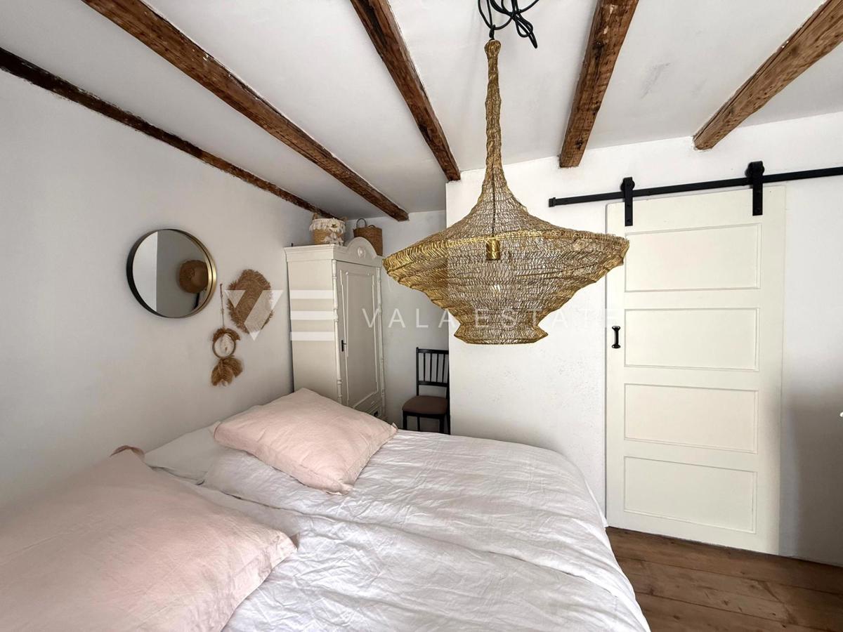 OBNOVLJENA KAMNITA HIŠA V STAREM MESTNEM JEDRU