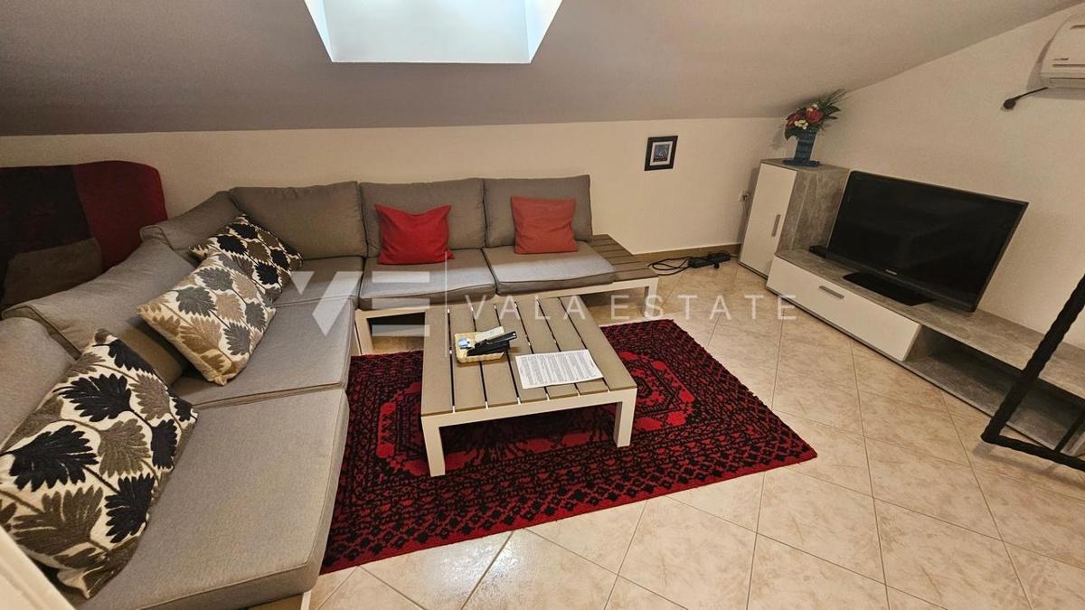 APARTMA S POGLEDOM NA MORJE V BLIZINI PLAŽE