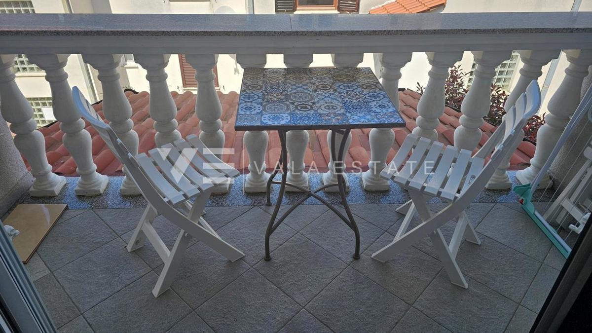 APARTMA S POGLEDOM NA MORJE V BLIZINI PLAŽE