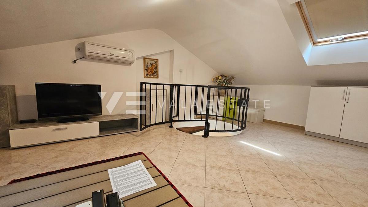 APARTMA S POGLEDOM NA MORJE V BLIZINI PLAŽE
