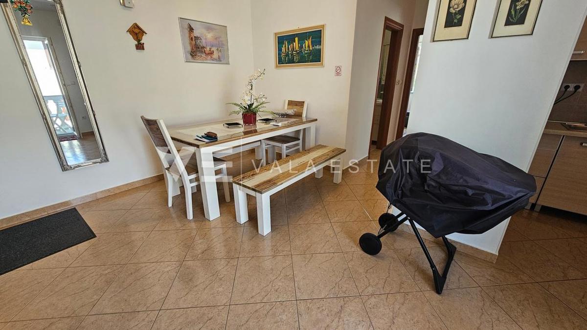 APARTMA S POGLEDOM NA MORJE V BLIZINI PLAŽE