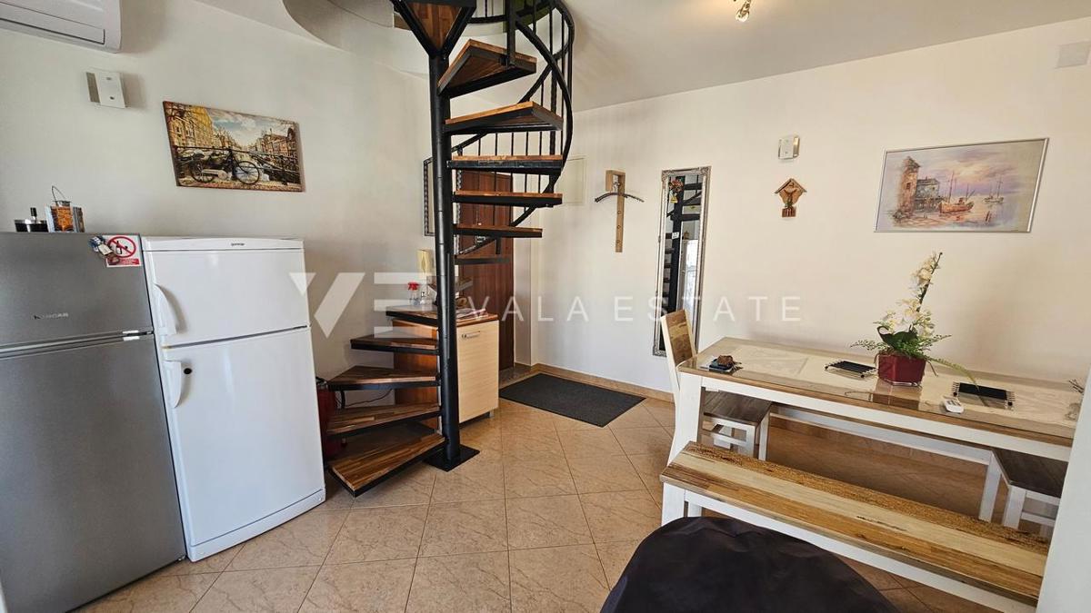 APARTMA S POGLEDOM NA MORJE V BLIZINI PLAŽE