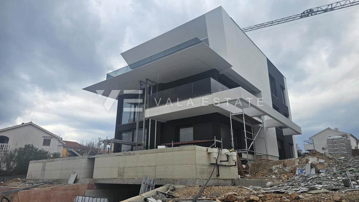 DVONADSTROPNI APARTMA V NOVI STAVBI Z BAZENOM IN POGLEDOM NA MORJE