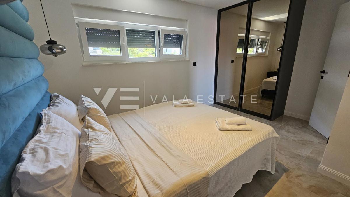 NOVOZGRAJENI APARTMA Z POGLEDOM NA MORJE