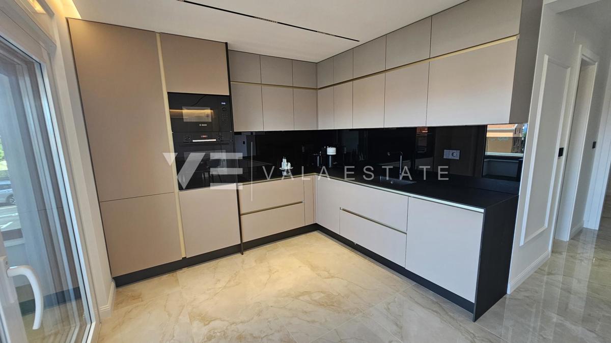 NOVOZGRAJENI APARTMA Z POGLEDOM NA MORJE