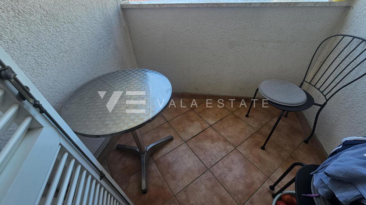 APARTMA Z POGLEDOM NA MORJE V BLIŽINI PLAŽE