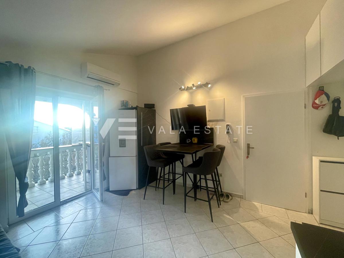 ENOSOBNI APARTMA V BLIŽINI ČUDOVITIH PLAŽ