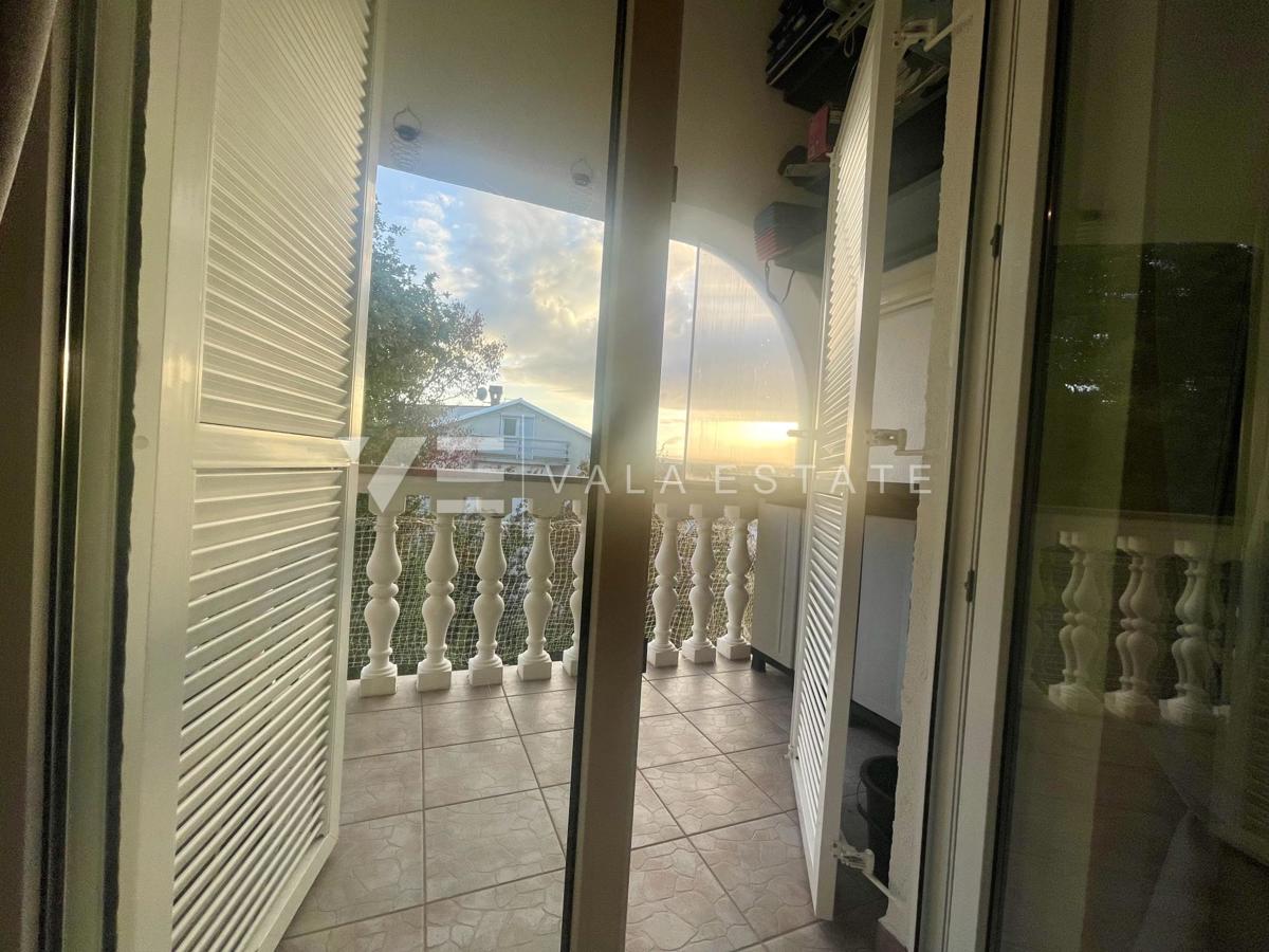 ENOSOBNI APARTMA V BLIŽINI ČUDOVITIH PLAŽ