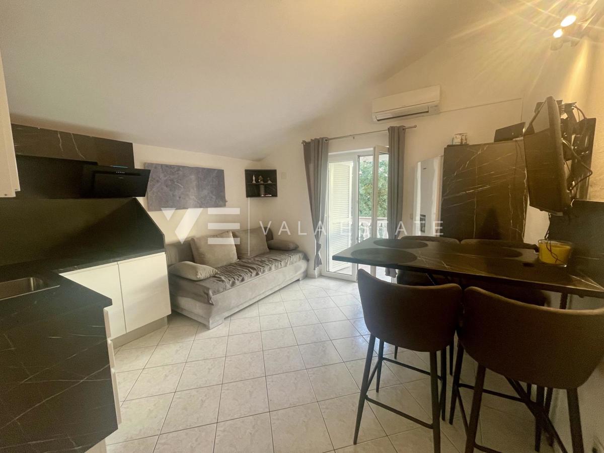 ENOSOBNI APARTMA V BLIŽINI ČUDOVITIH PLAŽ