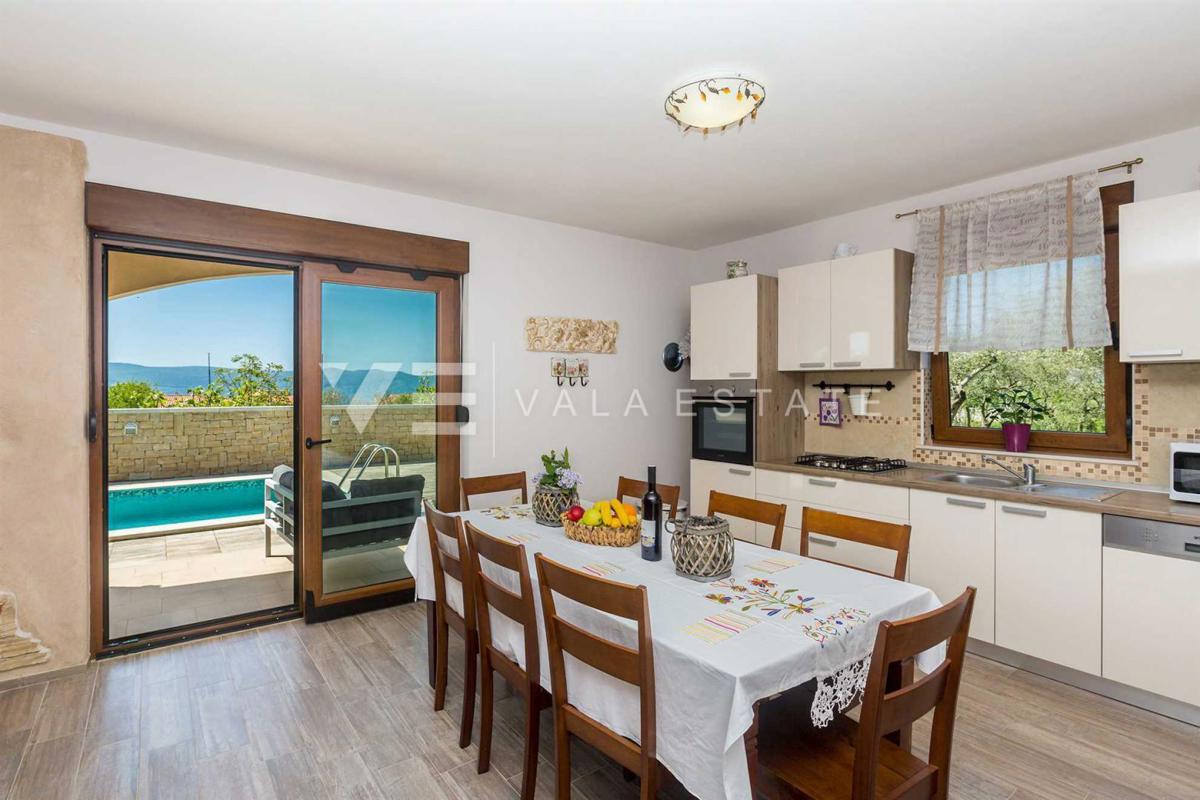 DVOJNA HIŠA Z BAZENOM IN POGLEDOM NA MORJE