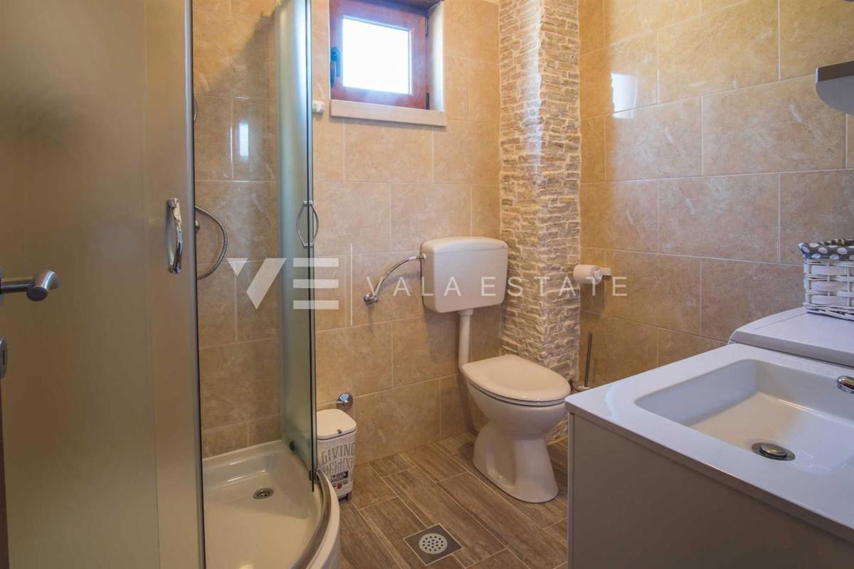 DVOJNA HIŠA Z BAZENOM IN POGLEDOM NA MORJE