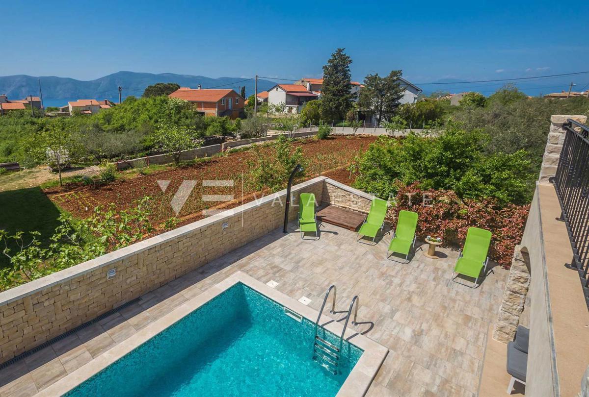 DVOJNA HIŠA Z BAZENOM IN POGLEDOM NA MORJE