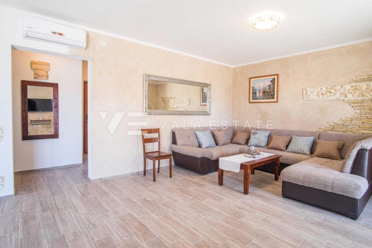 DVOJNA HIŠA Z BAZENOM IN POGLEDOM NA MORJE