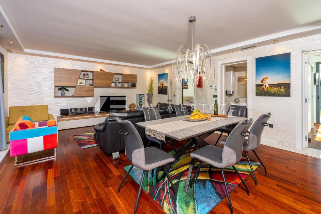 LUKSUZNI APARTMA Z VRTOM NA ATRAKTIVNI LOKACIJI