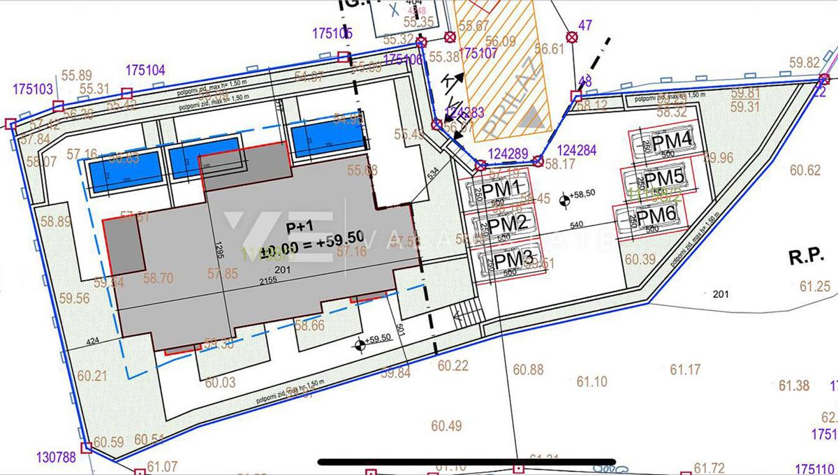 NOVA HIŠA V VRSTI Z BAZENOM IN VRTOM