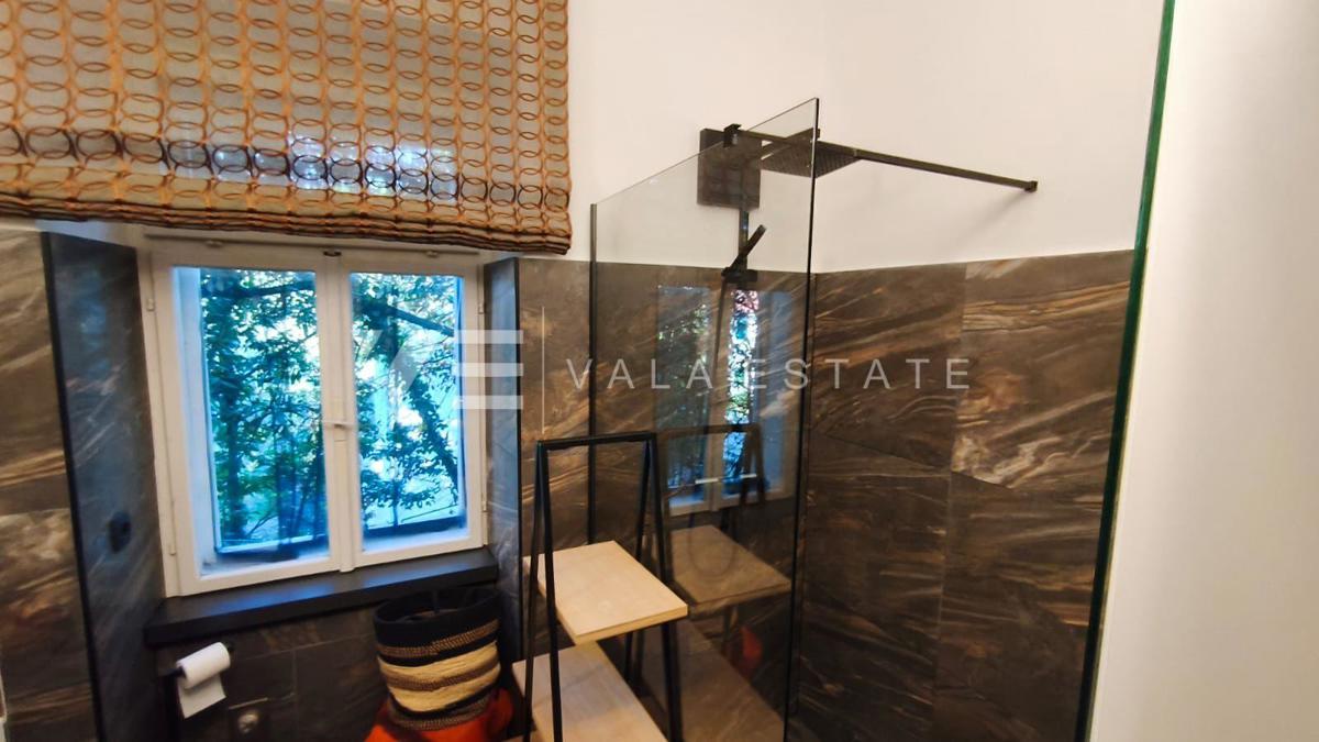 APARTMA V CENTRU MALINSKE, LE 60 M OD PLAŽE