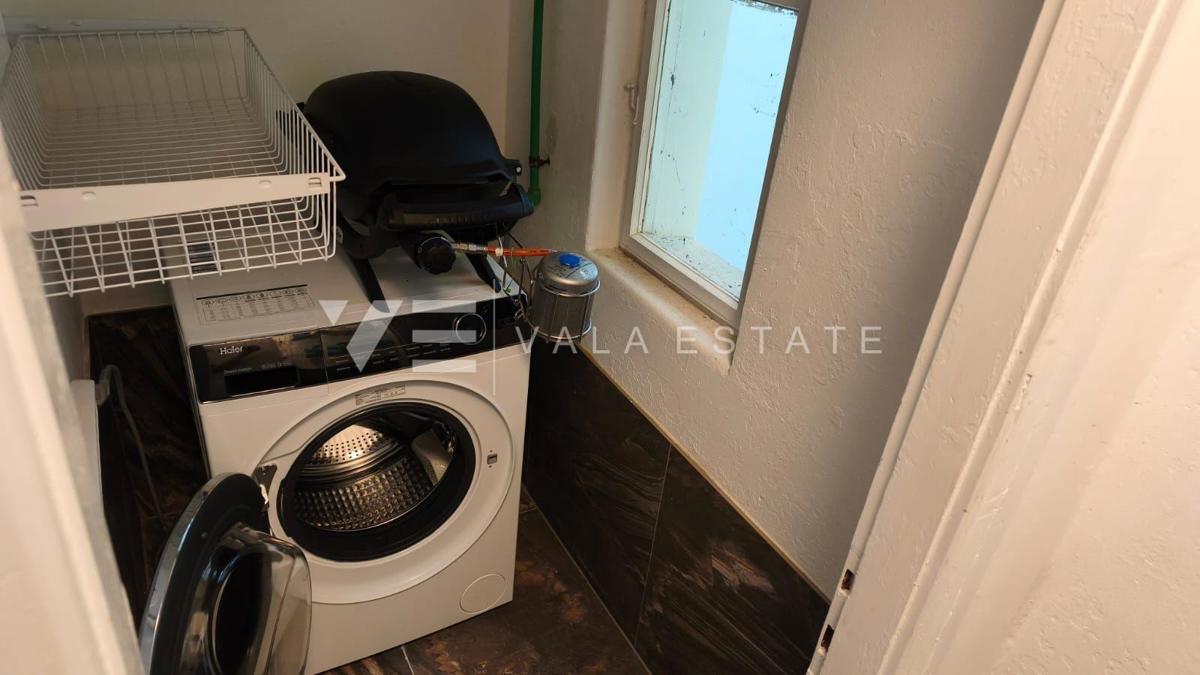 APARTMA V CENTRU MALINSKE, LE 60 M OD PLAŽE